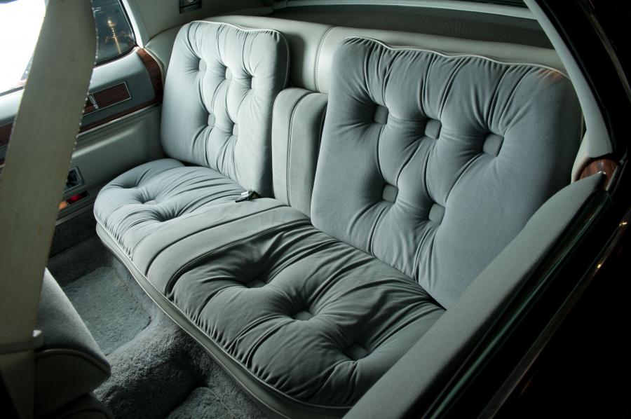  Cadillac Fleetwood Sixty Special Brougham 1976 года  (фото 11 из 25)